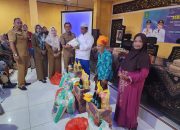 Dinsos P3A Sumenep Serahkan Bantuan Sosial Lansia dan Difabel