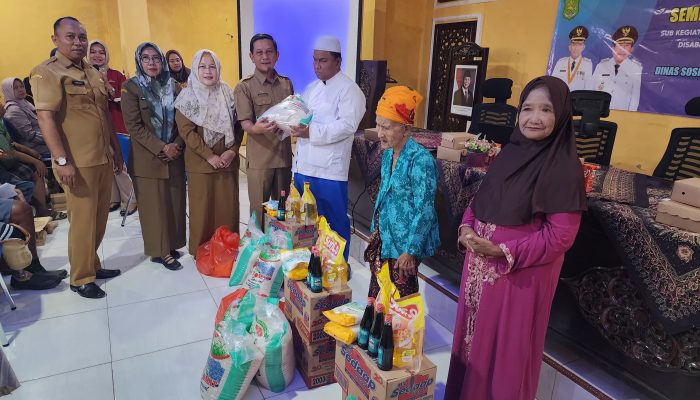 Dinsos P3A Sumenep Serahkan Bantuan Sosial Lansia dan Difabel