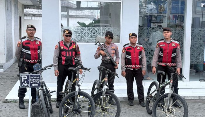 Jaga Kondusifitas, Polisi di Sampang Gelar Patroli Sepeda