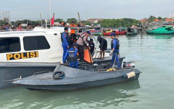 Tim SAR Gabungan Temukan Satu dari Dua Korban Kapal Tenggelam Di Gresik