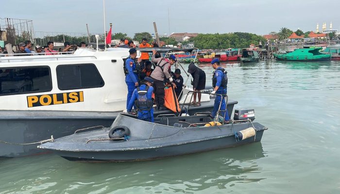 Tim SAR Gabungan Temukan Satu dari Dua Korban Kapal Tenggelam Di Gresik