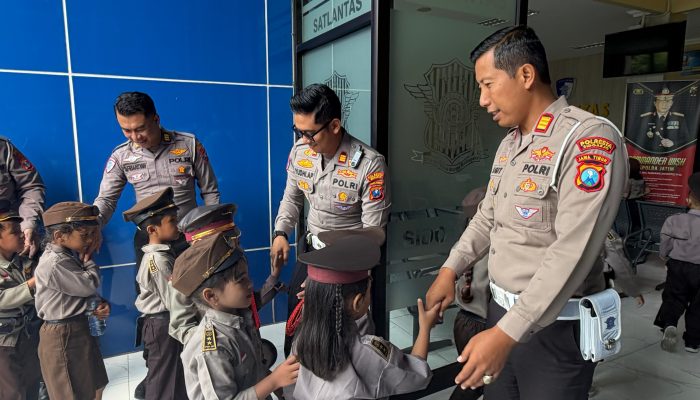 Polisi Sahabat Anak, Satlantas Polresta Sidoarjo Edukasi Tertib Lalu Lintas Sejak Dini