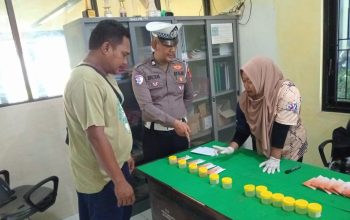 Satlantas Polres Sampang Gelar Ramp Check dan Tes Urine Awak Bus Calon Jamaah Haji