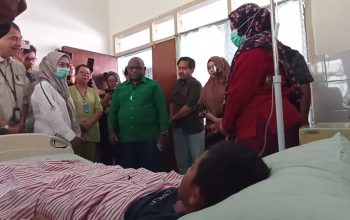 Pastikan Penanganan Korban Berjalan Baik, Menteri HAM Kunjungi Pasien Keracunan MBG di Surabaya