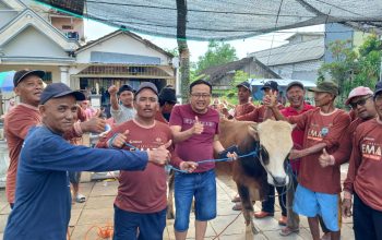 Momen Ketua DPRD Lamongan Fredy Wahyudi Berkurban dan Membaur Dengan Warga