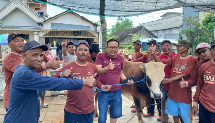 Momen Ketua DPRD Lamongan Fredy Wahyudi Berkurban dan Membaur Dengan Warga