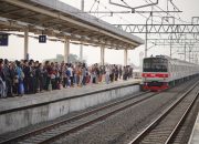 Demi Keselamatan, Ini Aturan Penting Pengguna Saat Naik dan Turun Commuter Line Di Area Peron
