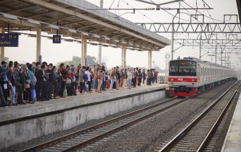 Demi Keselamatan, Ini Aturan Penting Pengguna Saat Naik dan Turun Commuter Line Di Area Peron