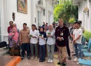 Bagikan Beasiswa, Nia Kurnia Semangati Mahasiswa Semangat Kuliah