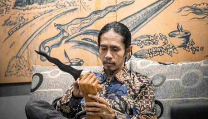 MBG: Malaikat Berjubah Gelap
