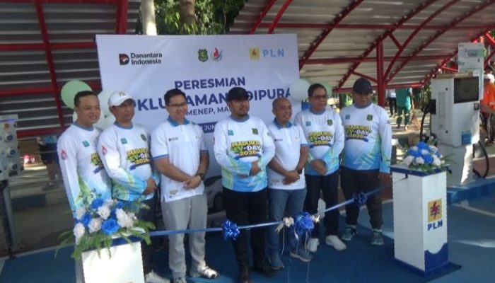 Bupati Sumenep Resmikan SPKLU Taman Adipura
