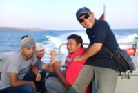 Wartawan Sumenep saat meliput gempa bumi di Pulau Sapudi 2019 silam. (diluartv photo)