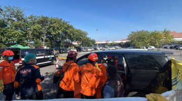 Dok. Suasana evakuasi Ruly Yunis Setiawati di parkir T1 Bandara Juanda pada 24 Juni 2026 lalu. (Diluartv Photo)