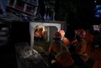Tingkatkan Kemampuan Dalam Operasi Urban SAR, Kantor SAR Surabaya Gelar Simulasi Pencarian di Bangunan Runtuh. (Foto Istimewa)