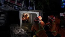 Tingkatkan Kemampuan Dalam Operasi Urban SAR, Kantor SAR Surabaya Gelar Simulasi Pencarian di Bangunan Runtuh. (Foto Istimewa)