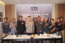 Anggota IJTI Korda Madura Raya bersama Kapolresta Sumenep Kombes Pol. Ariek Indra Sentanu. (Foto Istimewa)