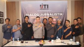 Anggota IJTI Korda Madura Raya bersama Kapolresta Sumenep Kombes Pol. Ariek Indra Sentanu. (Foto Istimewa)