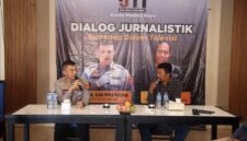 Kombes Pol. Ariek duduk bersama Ketua IJTI Korda Madura Raya Veros Afif. (Diluartv Photo)