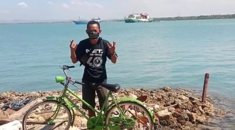 Penulis Didik Setia Budi. Punya sepeda jengki hijau. (Diluartv Photo)
