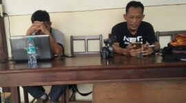 Penulis sebelah kanan, Didik Setia Budi. Lahir di Kalianget. (Diluartv Photo)