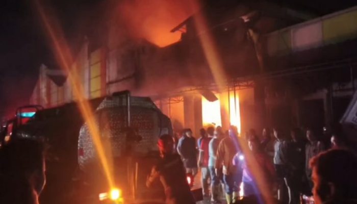 Pasar Agrobis Babat Lamongan Terbakar, Diduga Akibat Korsleting Listrik