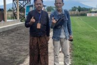 Penulis sebelah kanan. Didik Setia Budi, lahir di Kalianget. (Diluartv Photo)