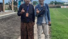 Penulis sebelah kanan. Didik Setia Budi, lahir di Kalianget. (Diluartv Photo)