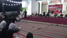 Pengurus DPC PDIP Sumenep, Jawa Timur, berkumpul dalam Refleksi 30 Tahun Peristiwa Kuda Tuli, Senin, 27 Juli 2026 malam. (Diluartv Photo)