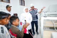 Gubernur Khofifah memantau progres pelaksanaan sekolah rakyat terintegrasi di Sampang, Jawa Timur. (Foto Istimewa)