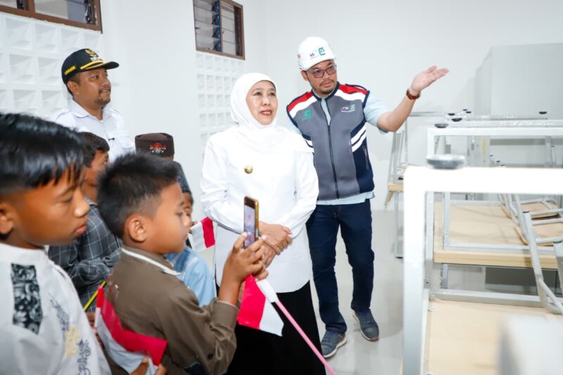 Gubernur Khofifah memantau progres pelaksanaan sekolah rakyat terintegrasi di Sampang, Jawa Timur. (Foto Istimewa)