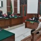 Moh. Syifak saat menjalani sidang pencurian uang 5 ribu di Pengadilan Negeri Surabaya. (Foto Istimewa)
