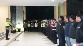 Kapolresta Sumenep Kombes Pol. Ariek Indra Sentanu memimpin apel anggota. (Diluartv Photo)