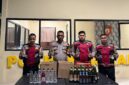 Petugas Sat Samapta Polresta Sumenep tunjukkan barang bukti miras yang disita dari sejumlah pedagang dalam razia pekat, Selasa, 11 Agustus 2026 malam. (Diluartv Photo)
