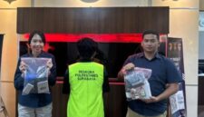 Satresnarkoba Polrestabes Surabaya membekuk terduga pelaku pembuat serta kurir narkotika jenis tembakau Sintetis dan juga Ganja yang diedarkan diwilayah Surabaya hingga ke Sidoarjo.(Diluartv Photo)