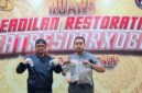 Petugas Satresnarkoba Polresta Sumenep tunjukkan barang bukti sabu yang disita dari seorang pria, Rabu, 12 Agustus 2026.(Diluartv Photo)