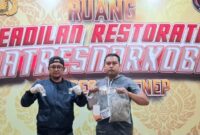 Petugas Satresnarkoba Polresta Sumenep tunjukkan barang bukti sabu yang disita dari seorang pria, Rabu, 12 Agustus 2026.(Diluartv Photo)
