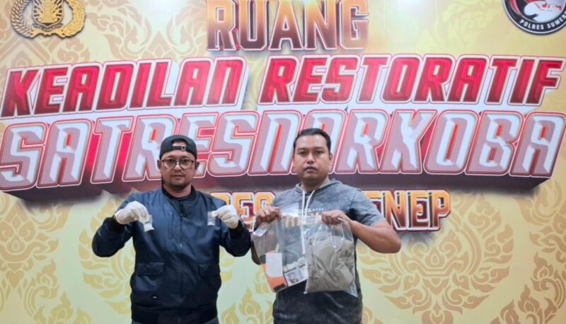 Petugas Satresnarkoba Polresta Sumenep tunjukkan barang bukti sabu yang disita dari seorang pria, Rabu, 12 Agustus 2026.(Diluartv Photo)