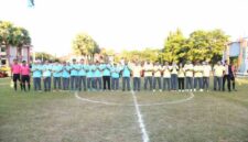 Tim Forkopimda dan BPMD berpose jelang laga bola Agustusan di halaman Pemkab Sumenep, Kamis, 13 Agustus 2026. (Diluartv Photo)