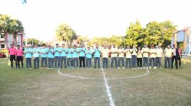 Tim Forkopimda dan BPMD berpose jelang laga bola Agustusan di halaman Pemkab Sumenep, Kamis, 13 Agustus 2026. (Diluartv Photo)