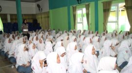 Polresta Sumenep ajak ratusan siswa MAN Sumenep Paham AI. (Diluartv Photo)