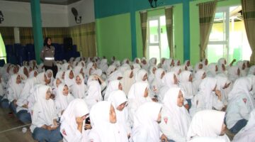 Polresta Sumenep ajak ratusan siswa MAN Sumenep Paham AI. (Diluartv Photo)