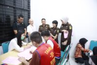 Kasus Love Scamming Internasional dilimpahkan ke Kejaksaan Negeri Surabaya. (Diluartv Photo)