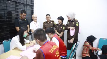 Kasus Love Scamming Internasional dilimpahkan ke Kejaksaan Negeri Surabaya. (Diluartv Photo)