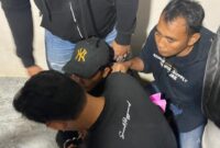Tersangka AS (41) saat ditangkap tim Satreskrim Polresta Sumenep, Jawa Timur. (Diluartv Photo)
