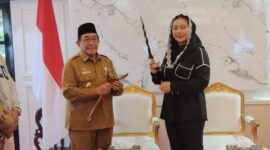 Bupati Brebes Paramitha Widya Kusuma ditemui Wakil Bupati Sumenep KH Imam Hasyim saat berkunjung ke Sumenep beberapa waktu lalu. (Foto Istimewa)