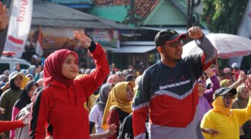 Bupati Sumenep Achmad Fauzi Wongsojudo dan istri Nia Kurnia Fauzi. (Diluartv Photo)