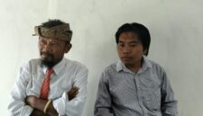Pengacara YLBHM Kurniadi dan Sofari saat diwawancarai wartawan, Selasa, 8 September 2026. (Diluartv Photo)