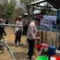 Polsek Gayam, Pulau Sapudi bantu warga air bersih. (Diluartv Photo)