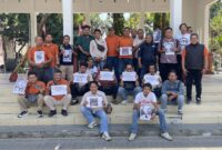 IJTI dan PWI Lamongan gelar doa bersama bagi 5 Jurnalis yang hilang kontak saat meliput peristiwa Gunung Anak Krakatau, Senin, 14 September 2026. (Diluartv Photo)