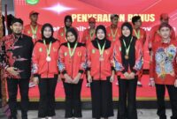 Bupati Sumenep Achmad Fauzi Wongsojudo (kiri). (Diluartv Photo)